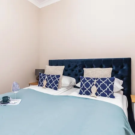 Etna Tranquil With Balcony By Renters Apartamento